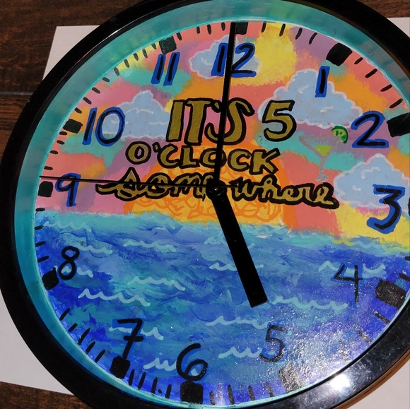 🎨 Hand-Painted Wall Clock - Picture 6 of 9